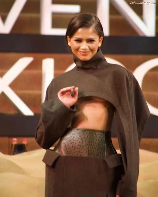 Zendaya photo 14 of 1926