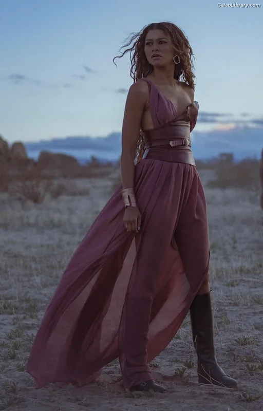 Zendaya photo 23 of 1926