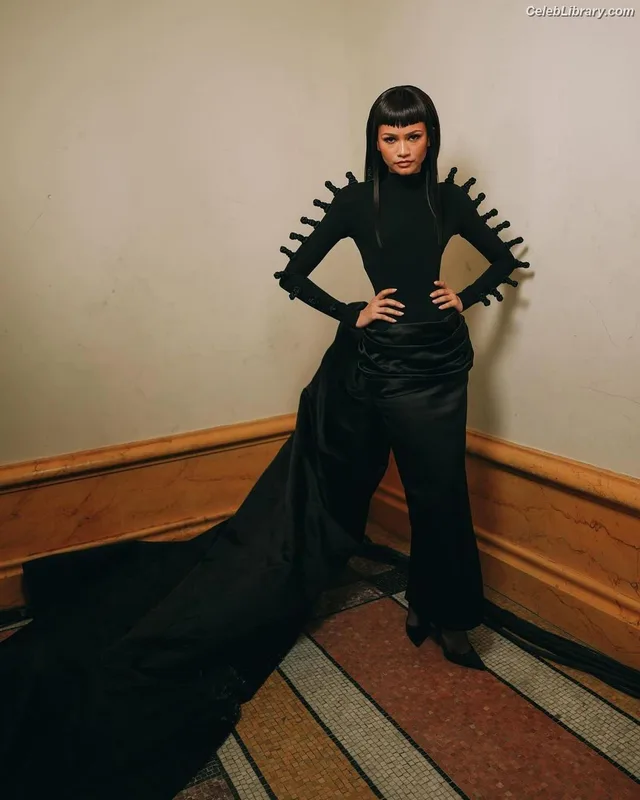 Zendaya photo 8 of 1926