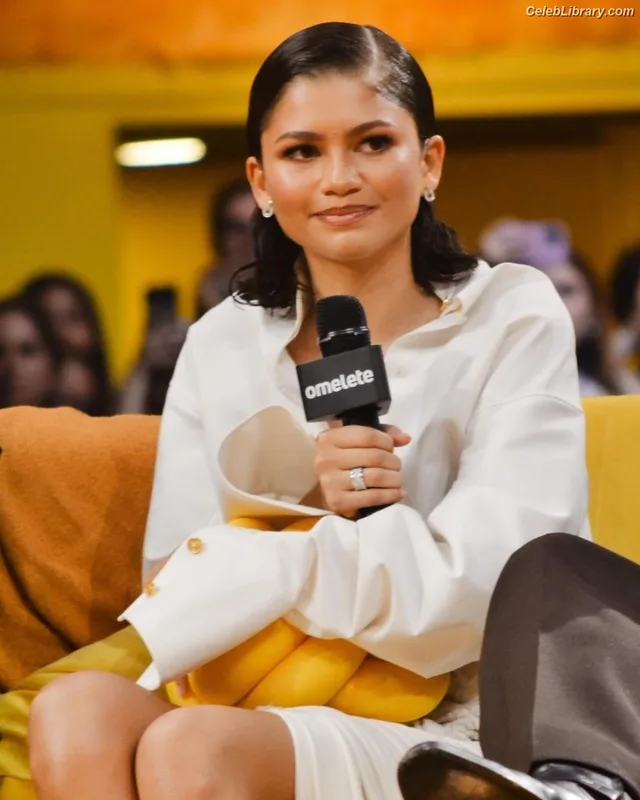 Zendaya photo 15 of 1926
