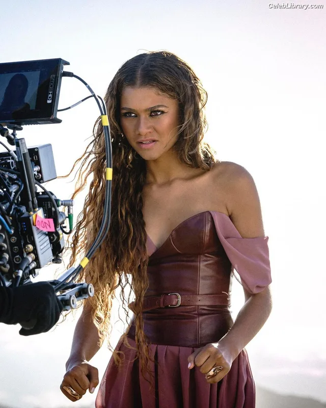 Zendaya photo 21 of 1926
