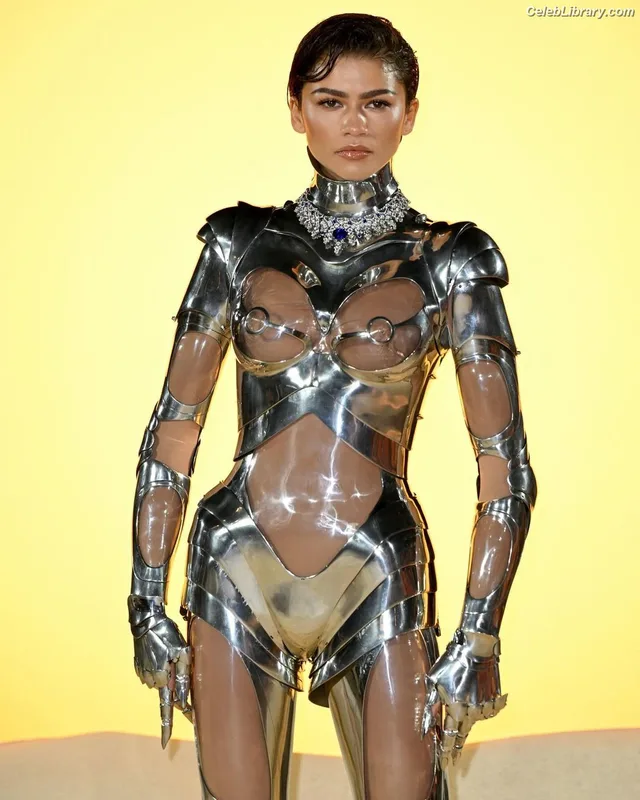 Zendaya photo 20 of 1926