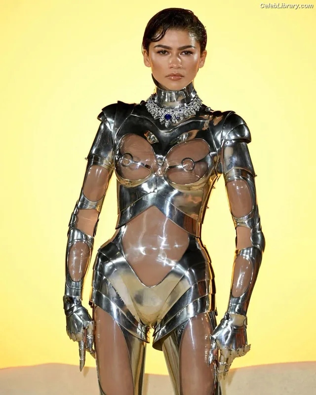 Zendaya photo 22 of 1926