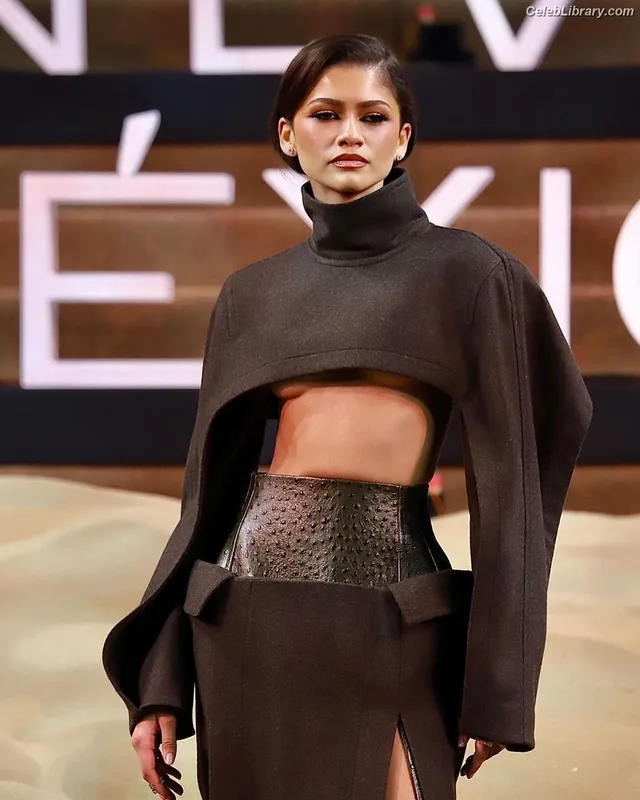 Zendaya photo 20 of 1926