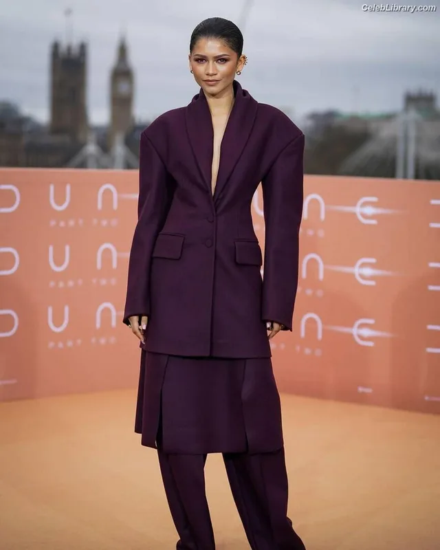 Zendaya photo 24 of 1926
