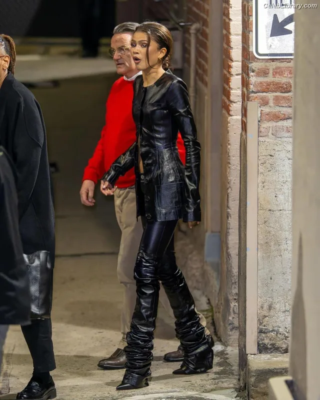 Zendaya photo 6 of 1926