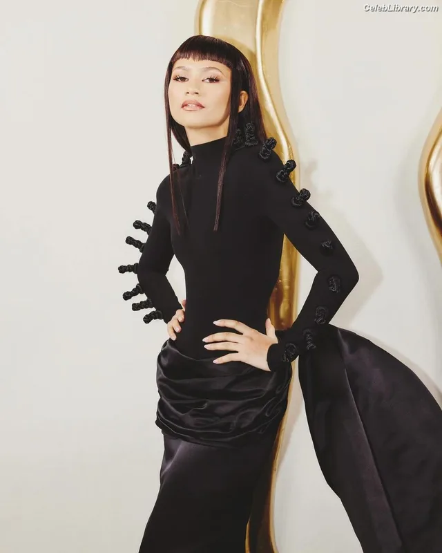 Zendaya photo 4 of 1926