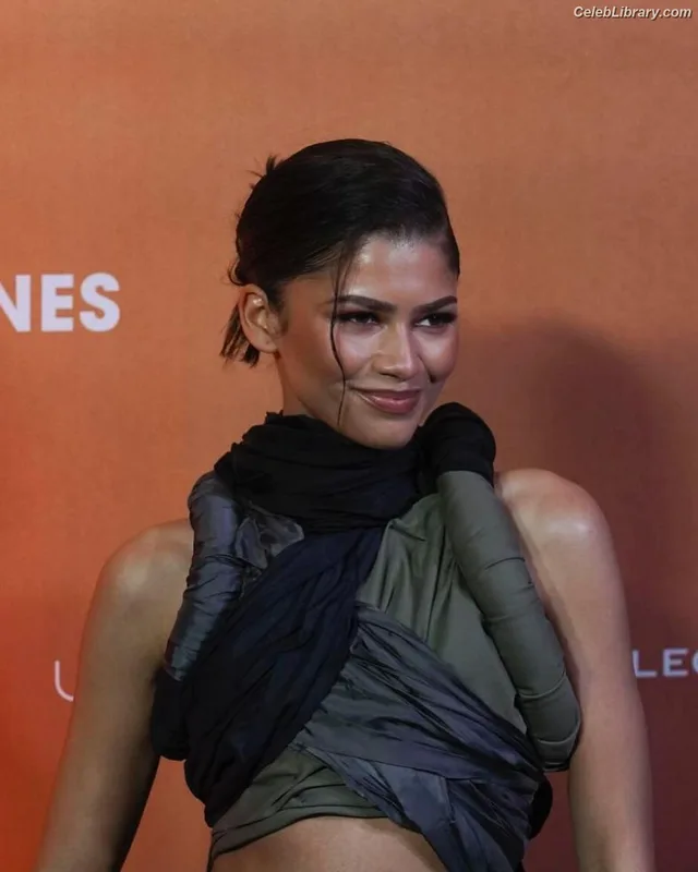 Zendaya photo 11 of 1926