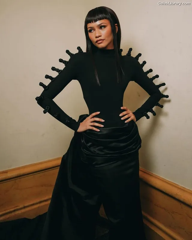 Zendaya photo 15 of 1926