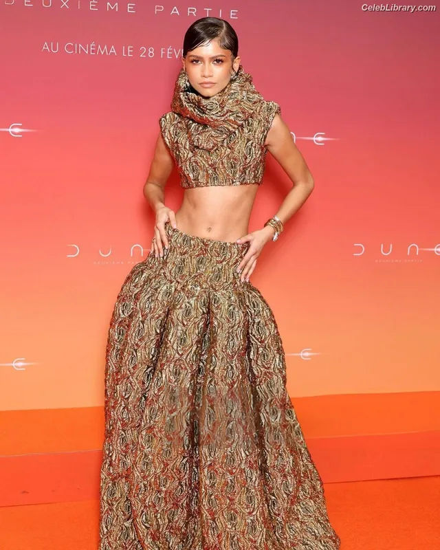 Zendaya photo 4 of 1926