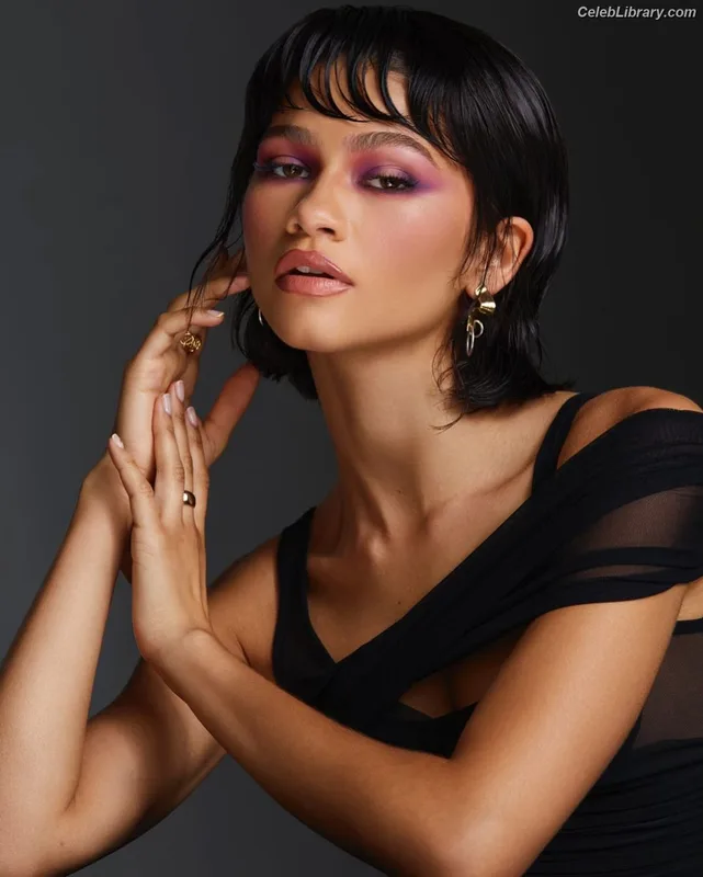 Zendaya photo 6 of 1926