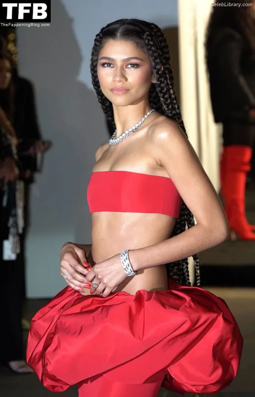 Zendaya photo 9 of 1926