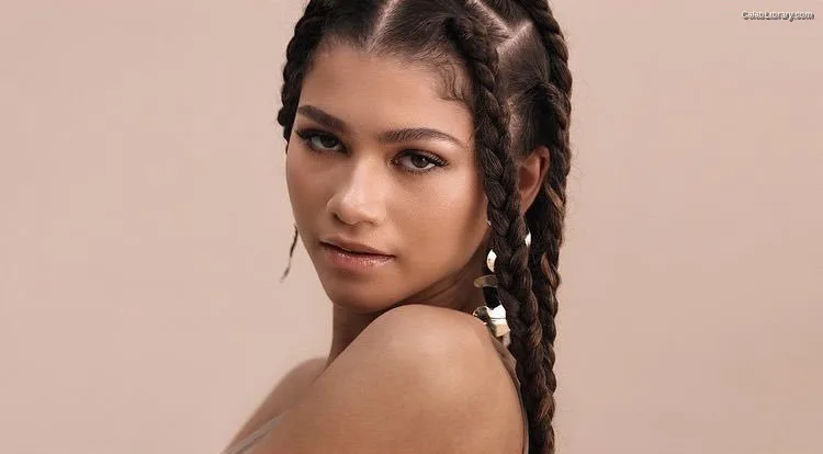 Zendaya photo 4 of 1926