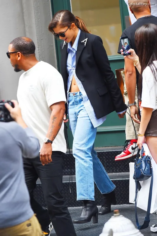 Zendaya photo 21 of 1926