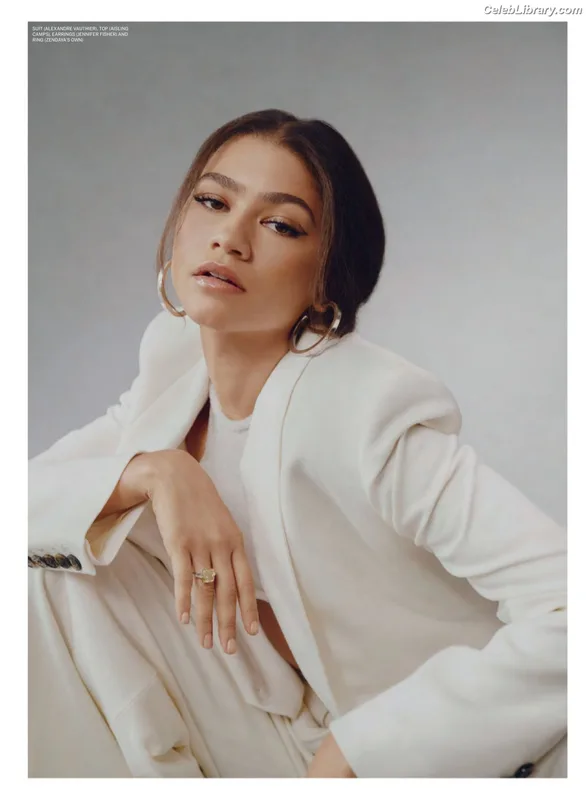 Zendaya photo 3 of 1926