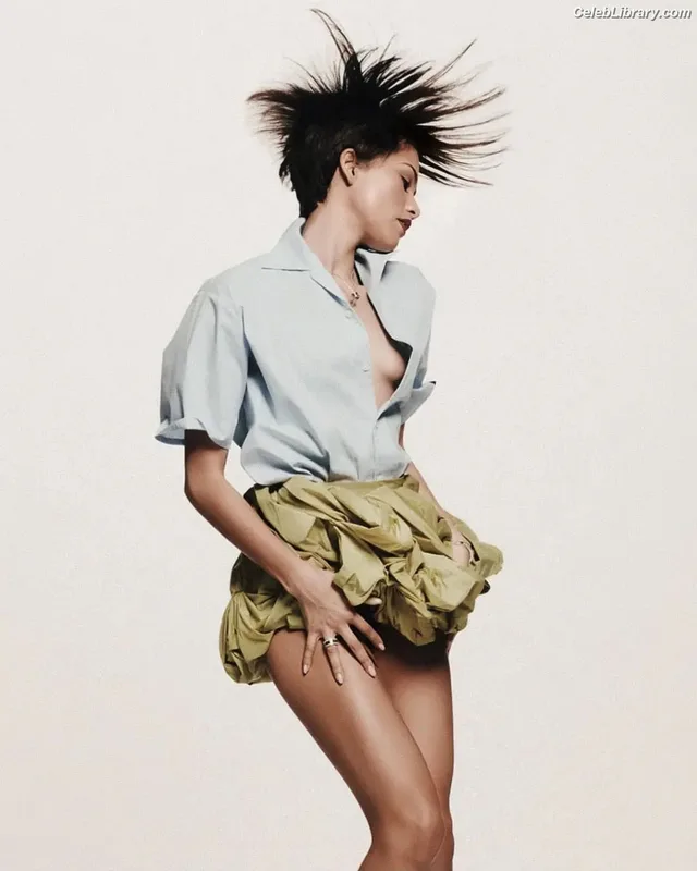 Zendaya photo 12 of 1926