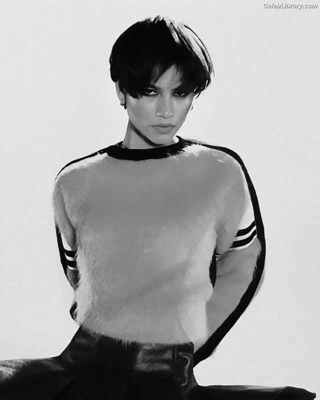 Zendaya photo 19 of 1926