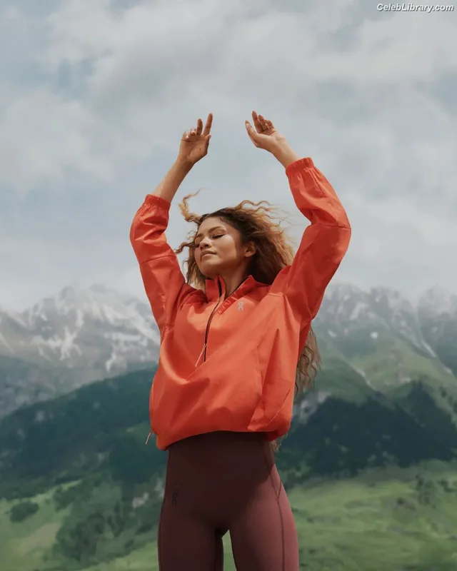 Zendaya photo 23 of 1926
