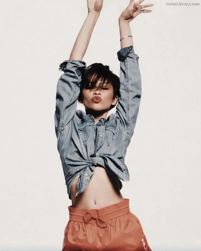 Zendaya photo 14 of 1926