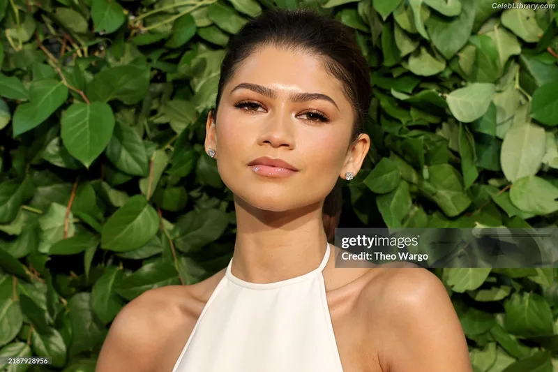 Zendaya photo 20 of 1926