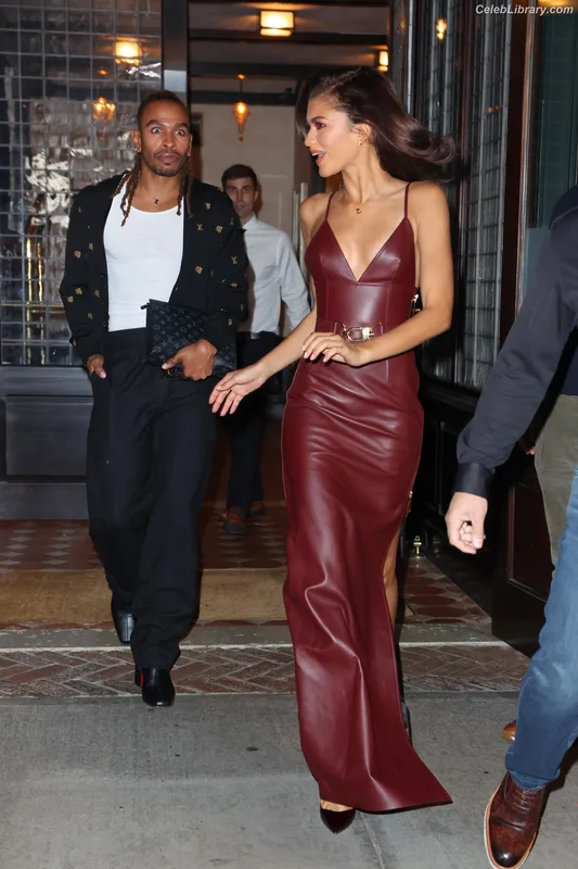 Zendaya photo 2 of 1926