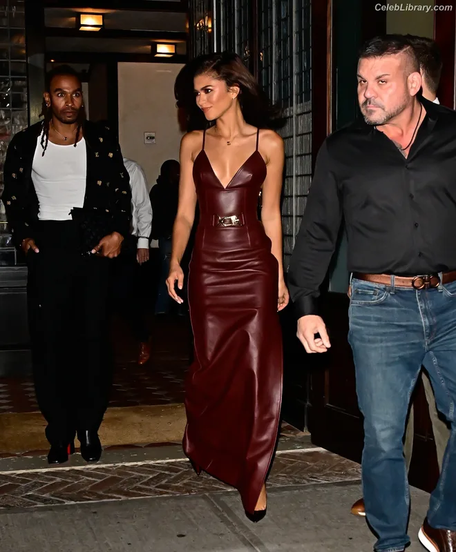 Zendaya photo 13 of 1926