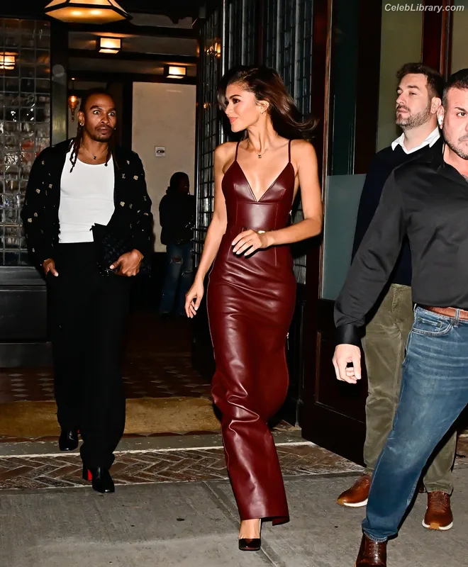 Zendaya photo 14 of 1926