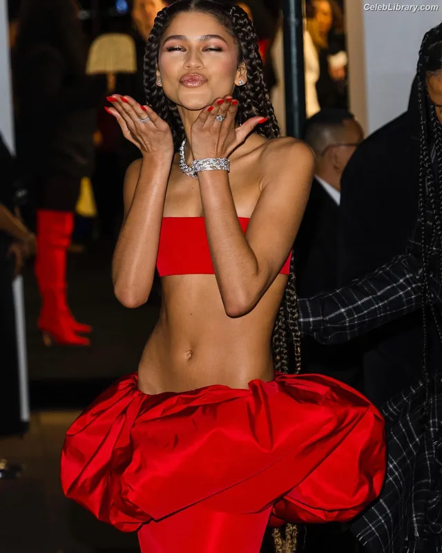 Zendaya photo 6 of 1926
