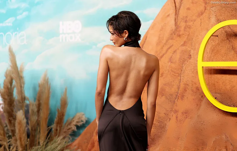 Zendaya photo 10 of 1926
