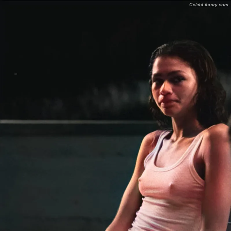 Zendaya photo 3 of 1926