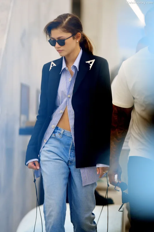 Zendaya photo 17 of 1926