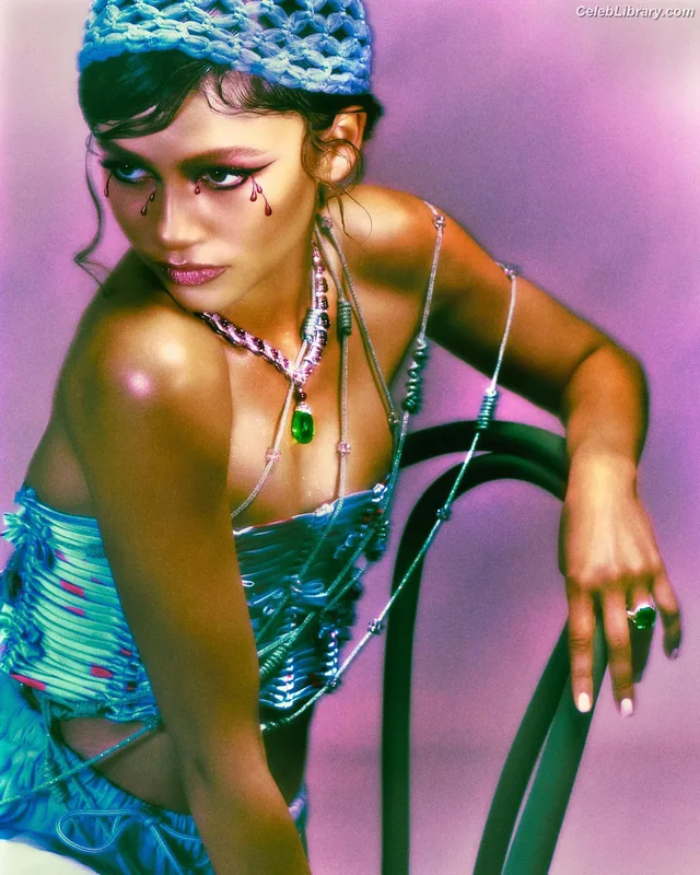 Zendaya photo 20 of 1926