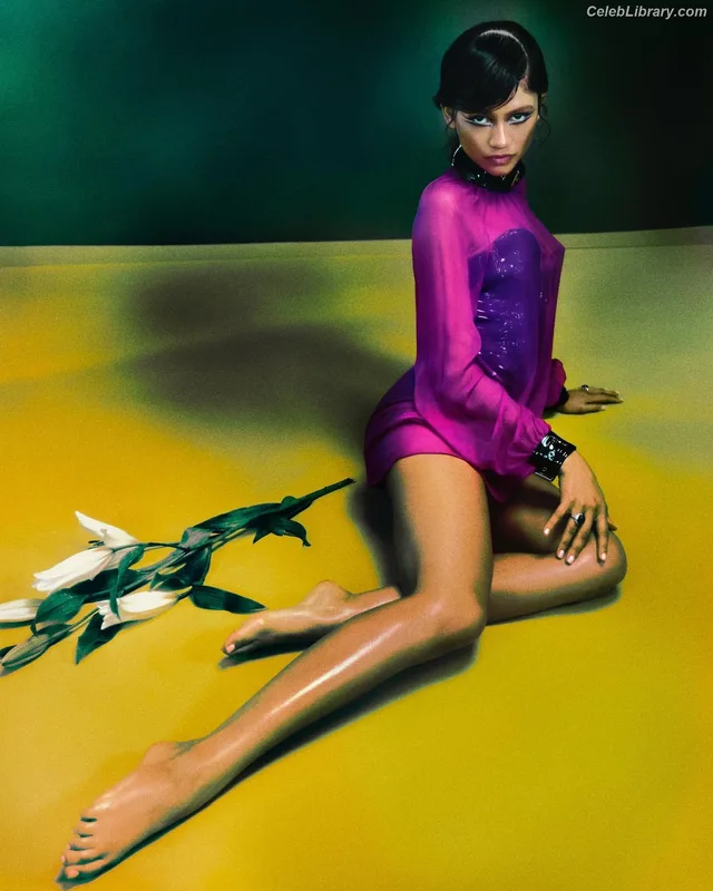 Zendaya photo 21 of 1926