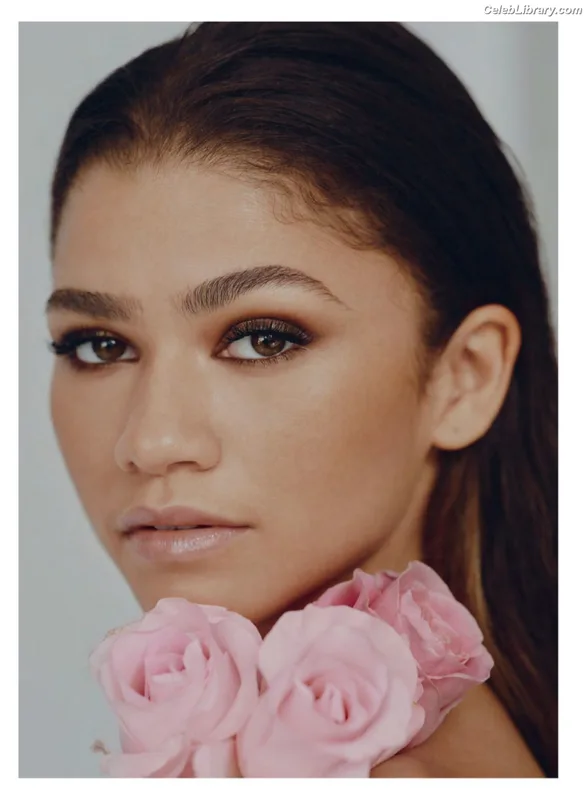 Zendaya photo 22 of 1926