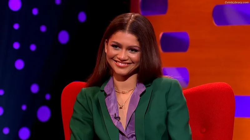 Zendaya photo 24 of 1926