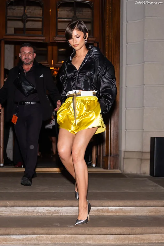 Zendaya photo 10 of 1926