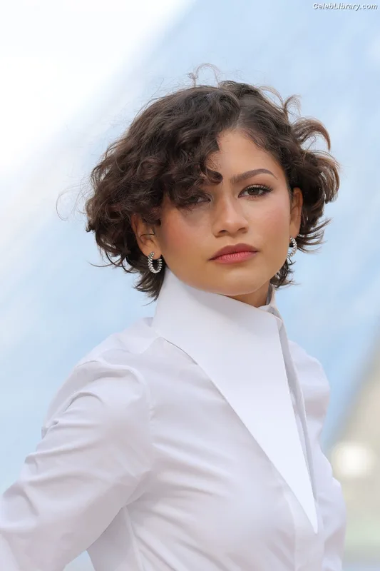 Zendaya photo 1 of 1926