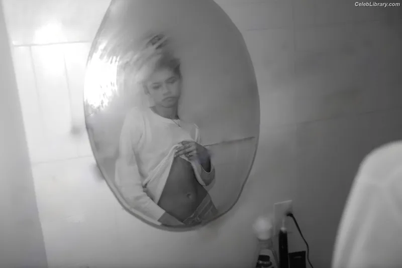 Zendaya photo 4 of 1926