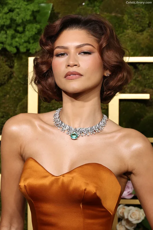Zendaya photo 10 of 1926