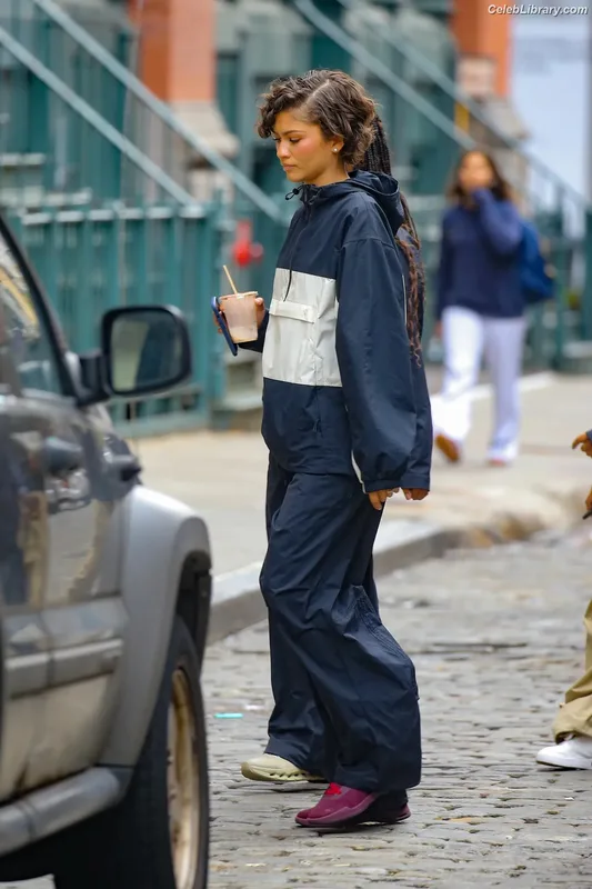 Zendaya photo 7 of 1926