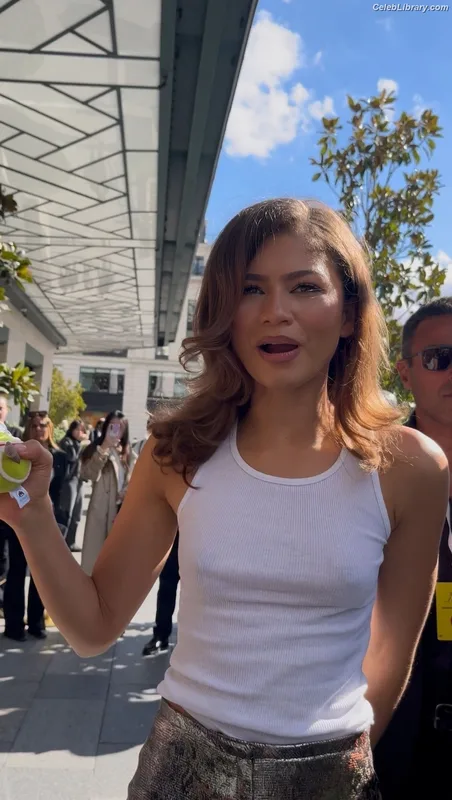 Zendaya photo 24 of 1926