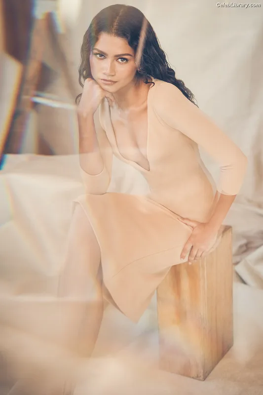 Zendaya photo 16 of 1926