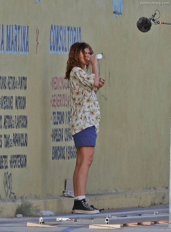 Zendaya photo 1 of 1926
