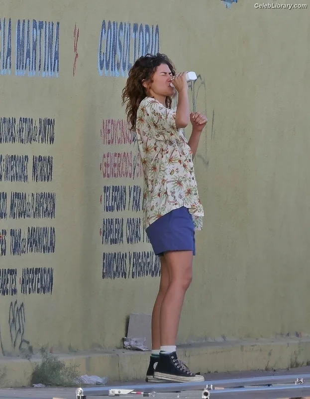 Zendaya photo 4 of 1926