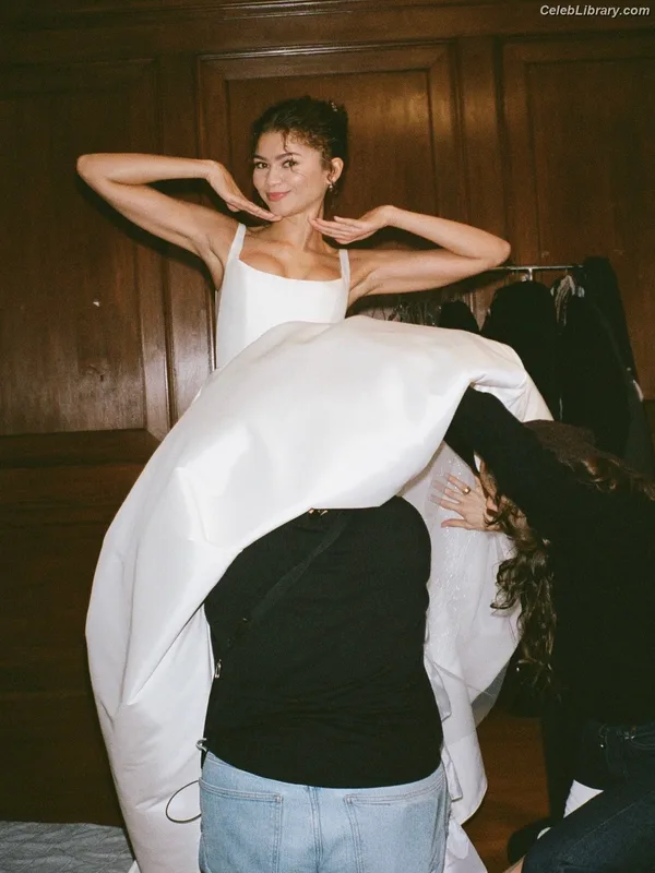 Zendaya photo 14 of 1926
