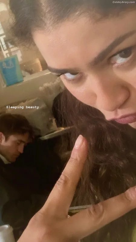 Zendaya photo 15 of 1926