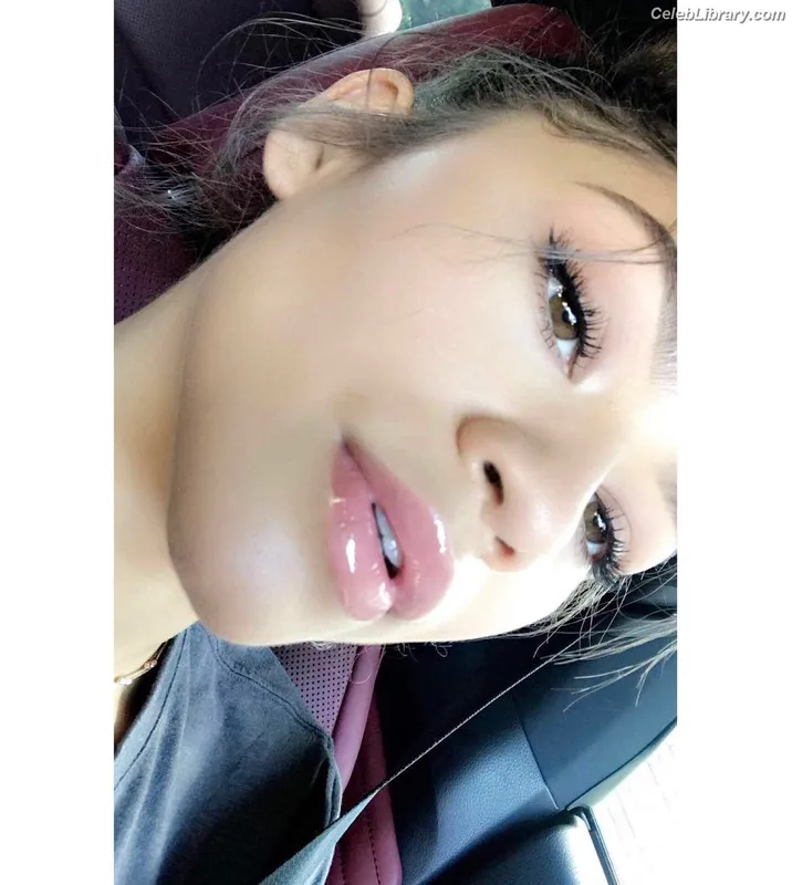 Zendaya photo 16 of 1926