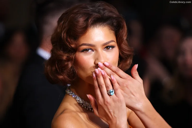 Zendaya photo 2 of 1926