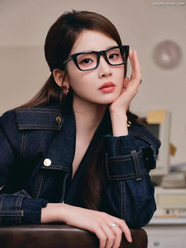 Zhang Miaoyi photo 3 of 6