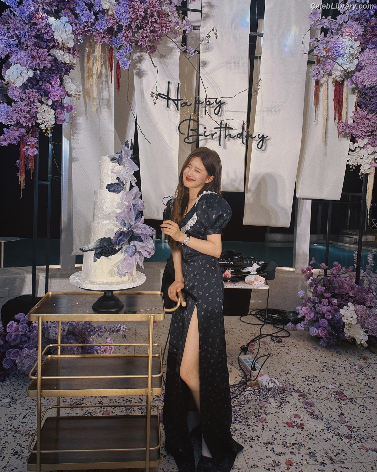 Zhao Lusi photo 3 of 92
